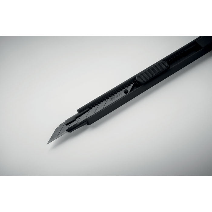 MO2768 - BLADE