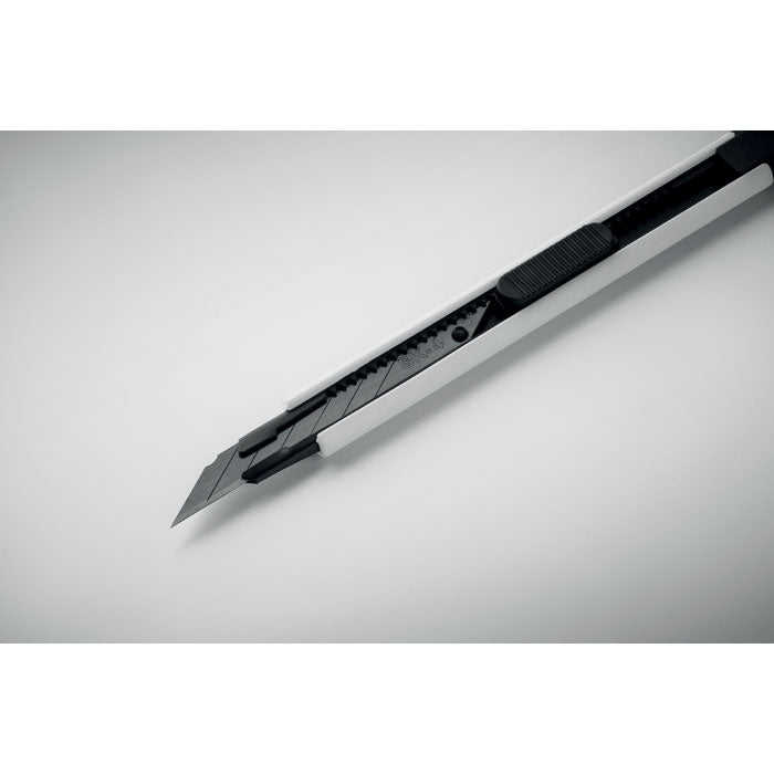 MO2768 - BLADE